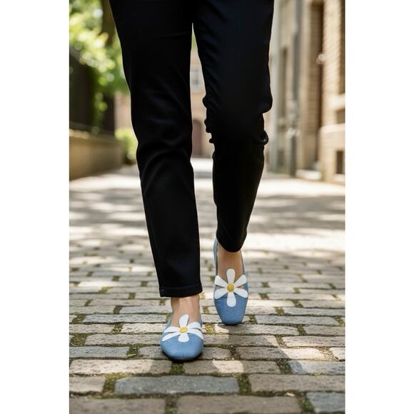 Katy Perry The Evie Daisy Flat in Denim with a White and Yellow Daisy - Size 8.5 - Picture 8 of 9